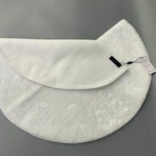 Load image into Gallery viewer, CYSKXYI Christmas tree skirts, Snowy White Tree Skirt, Plush Christmas Tree Skirt
